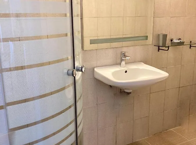 Akti 게스트하우스 *